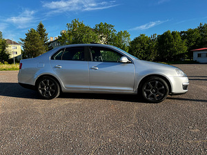 VW JETTA 1.9 77 TDI (4 foto / 10)