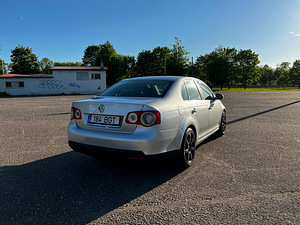 VW JETTA 1.9 77 TDI (6 foto / 10)