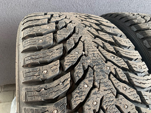 285/40/21 NOKIAN HAKKAPELIITTA 9 SUV 109T (2 foto / 4)