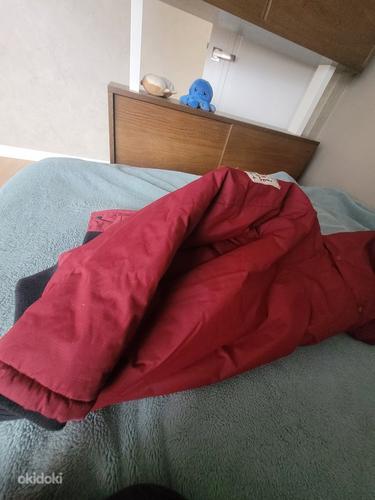 Куртка с капюшоном, новая, размер 152, непромокаемая (фото #2)