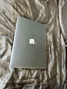 Macbook Pro 15" 2, 6GHZ - 256gb I7 (1 foto / 2)
