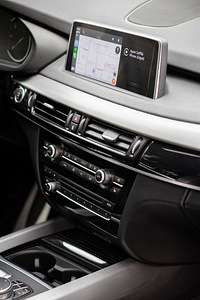 BMW X5 F15 2017 (7 foto / 12)