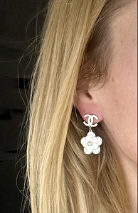 Серьги Chanel, как новые, оригинал (2 фото из 3)