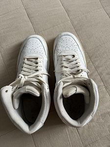 Nike кроссовки (5 фото из 6)
