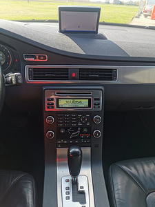 Volvo V70 Momentum 2.4 D5 129kW, JÄRELMAKS! (11 foto / 15)