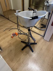 Juuksurisalong kaasaskantav valamu (3 foto / 3)
