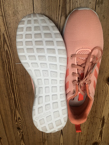 Кроссовки Adidas (3 фото из 3)