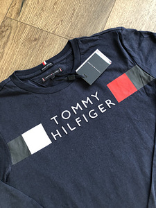 Tommy Hilfiger (2 фото из 2)