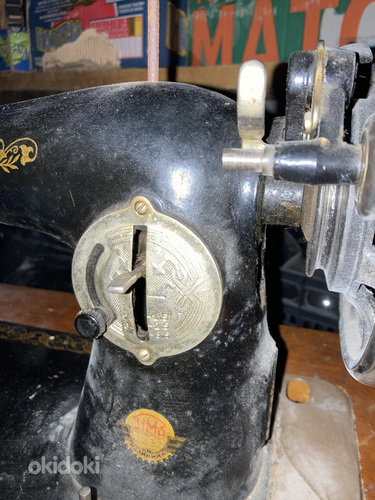 Vana jalaga õmblusmasin/ lauaga (foto #1)