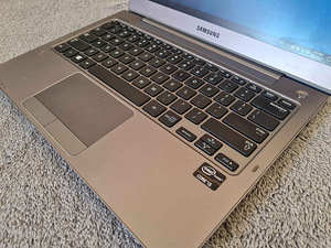 Samsung np530 (2 фото из 4)