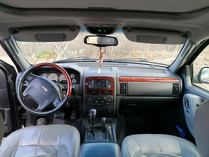 JEEP GRAND CHEROKEE OVERLAND (7 foto / 14)