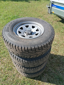 Зимние шины 245/70 R16 + диски 5x114,3 (2 фото из 5)