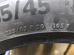 Continental PremiumContact 6 255/45 R20 (4 foto / 5)