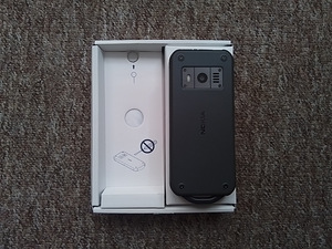 Telefon Nokia 800 Tough (4 foto / 5)