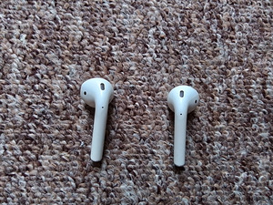 AirPods 2 kõrvaklapid (5 foto / 6)