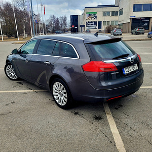 Opel insignia 2.0tdi sport tourer sw 4x4 (6 foto / 12)