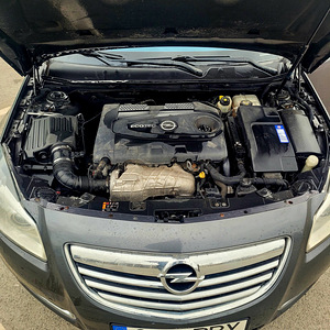 Opel insignia 2.0tdi sport tourer sw 4x4 (12 foto / 12)