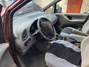 Ford Galaxy 99.a 1.9TDI .66kw. ÜV 07.23. (5 foto / 8)