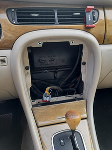 Jaguar X Tip. 2.5bens. Automaat. ÜV 07.23. (8 foto / 8)