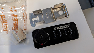 Koodlukk puituksele Armstrong DL-202 must (2 foto / 9)