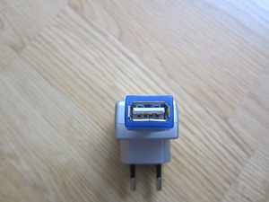 USB зарядка (1 фото из 3)