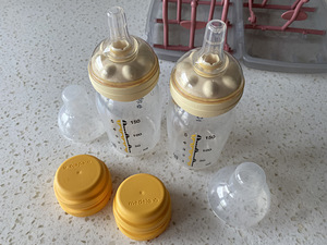 Medela 2 флакона и основа для сушки (1 фото из 4)