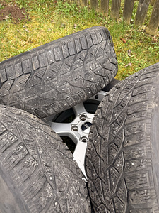 Jeep grand cherokee 5x127 valuveljed koos talverehvidega (3 foto / 10)