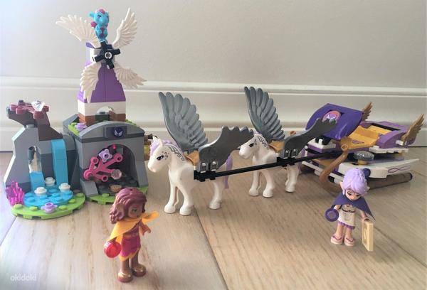 LEGO Elves 41077 Aira's Pegasus Sleigh + подарок (фото #1)