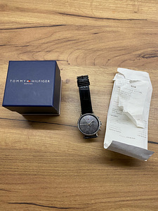 Tommy hilfiger часы (1 фото из 2)