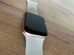 Apple Watch SE GPS, 44mm Gold/Starlight, Regular (2 foto / 4)