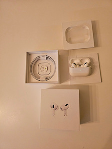 Airpods Pro witch magsafe charging case (1 foto / 1)