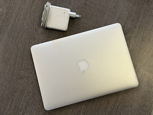 MacBook Pro 13,3" i5 2,7Ghz/8GB/512GB/SWE (Early 2015) (1 foto / 3)