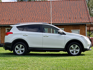 Toyota RAV4 2014 (3 foto / 15)