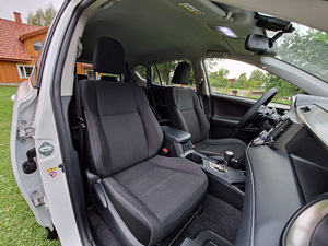 Toyota RAV4 2014 (11 foto / 15)