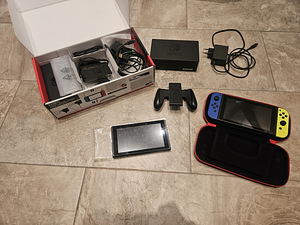 Nintendo Switch V1 Nintendo Switch V2 (1 foto / 2)