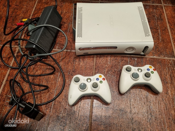 Xbox 360 500GB + 2 pulti Freestyle xbox360