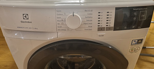 Стиральная машина Electrolux (2 фото из 2)