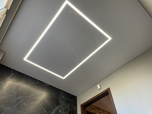 Натяжные потолки и LED освещение (2 фото из 7)