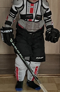Bauer hokikomplekt vanusele 4-6 aastat (18-27 kg) (2 foto / 9)