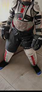 Bauer hokikomplekt vanusele 4-6 aastat (18-27 kg) (4 foto / 9)