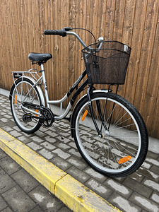 Naiste Classic linnarattas 3 käike (5 foto / 6)
