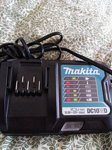 Зарядное устройство Makita DC10WD 10.8-12v новое