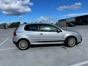 Volkswagen Golf 1.9TDI 77kW ATM (2 foto / 8)