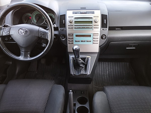 Toyota Corolla Verso (7 foto / 15)
