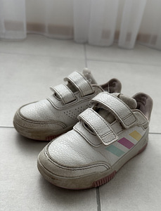 Кроссовки Adidas. (2 фото из 2)