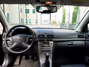 Toyota Avensis (2 foto / 4)
