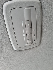 MITSUBISHI Crandis (2 foto / 9)