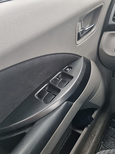 MITSUBISHI Crandis (7 foto / 9)