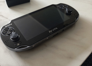 Sony PS Vita + 2 mängu + lisatarvikud (2 foto / 6)