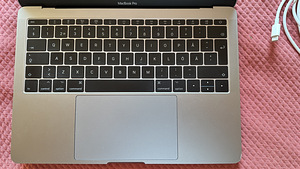 MacBook Pro 2017 8/256 ГБ i5 2,3 ГГц (4 фото из 5)